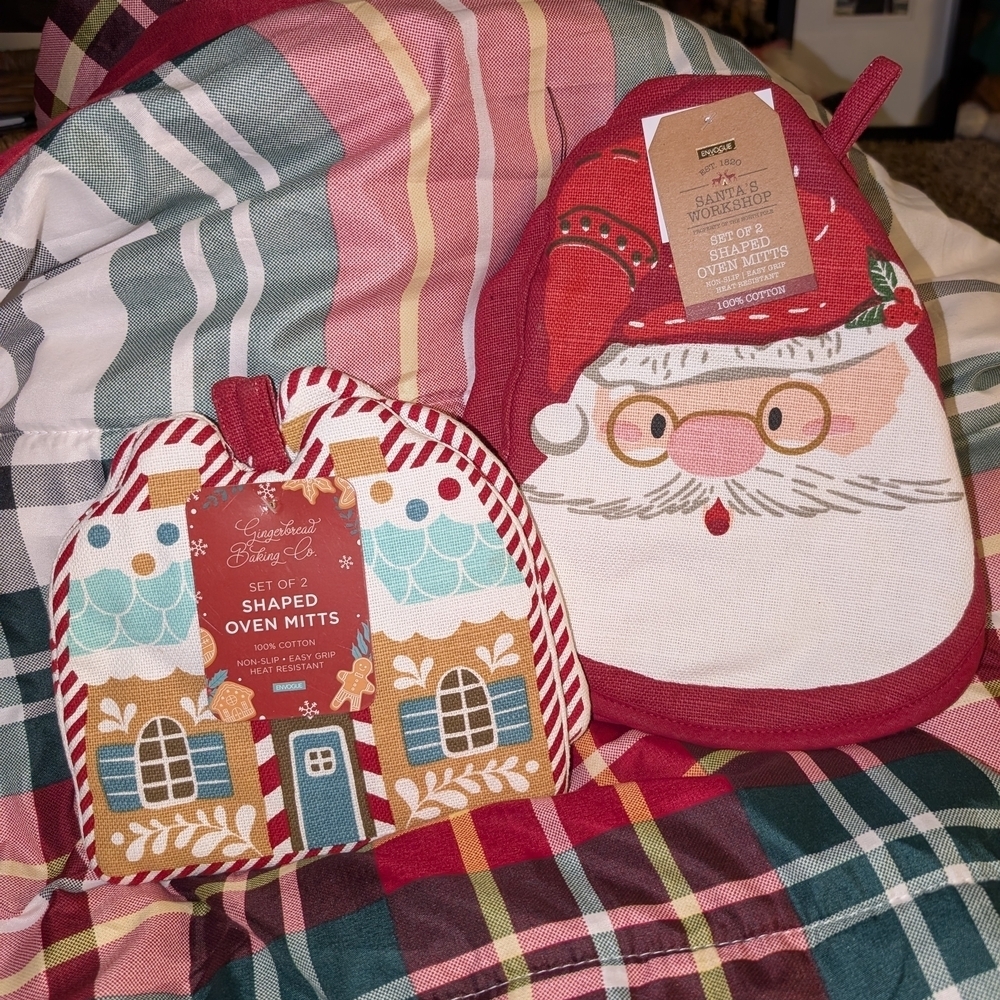 Santa Claus Oven Mitt